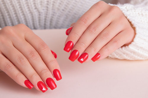 Czerwony manicure - trumienki